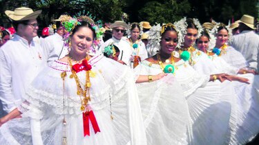 La pollera se tomó las calles del pueblo tableño