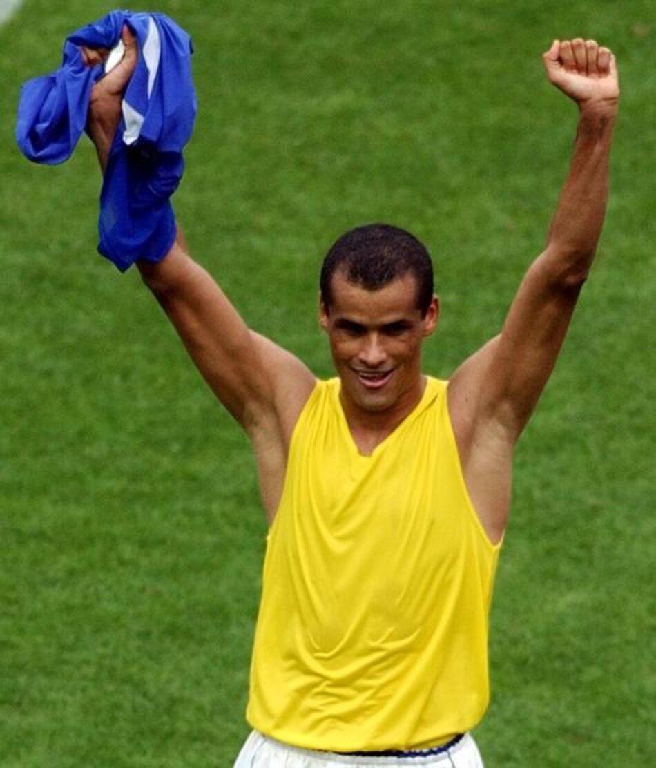 Rivaldo firma por club brasileño a los 40 años