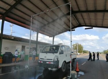 Llega a Santa María equipo para desinfectar vehículos que pasan el cerco sanitario
