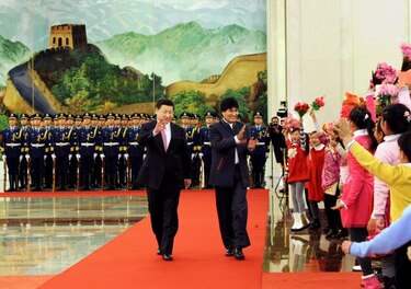China lanza al espacio el primer satélite boliviano, el 'Túpac Katari'