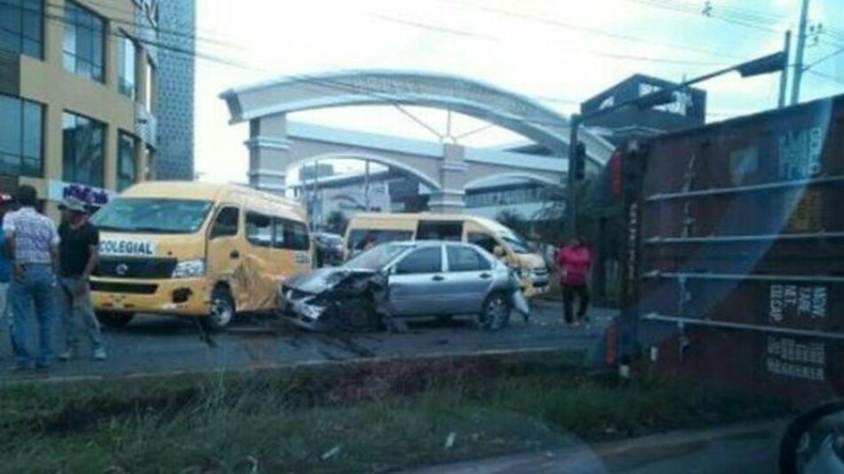 Colisión múltiple en Brisas del Golf