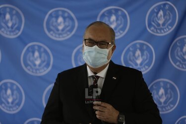 Director de la CSS podría ser destituido por viaje de directivos a México