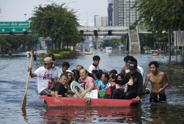 Gobierno de Tailandia intenta calmar el ánimo de afectados por inundaciones