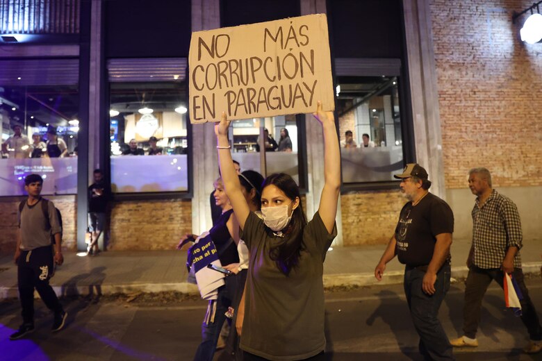 Protesta en Asunción: 8 policías heridos y 31 detenidos tras reclamos contra la corrupción