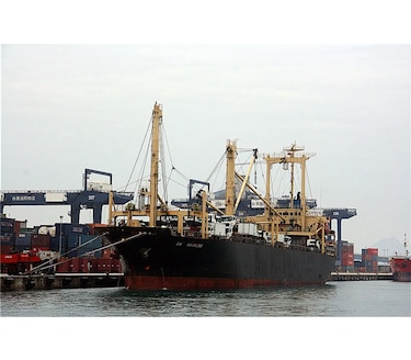 Cancelan en Panamá el registro a seis barcos sancionados por Reino Unido