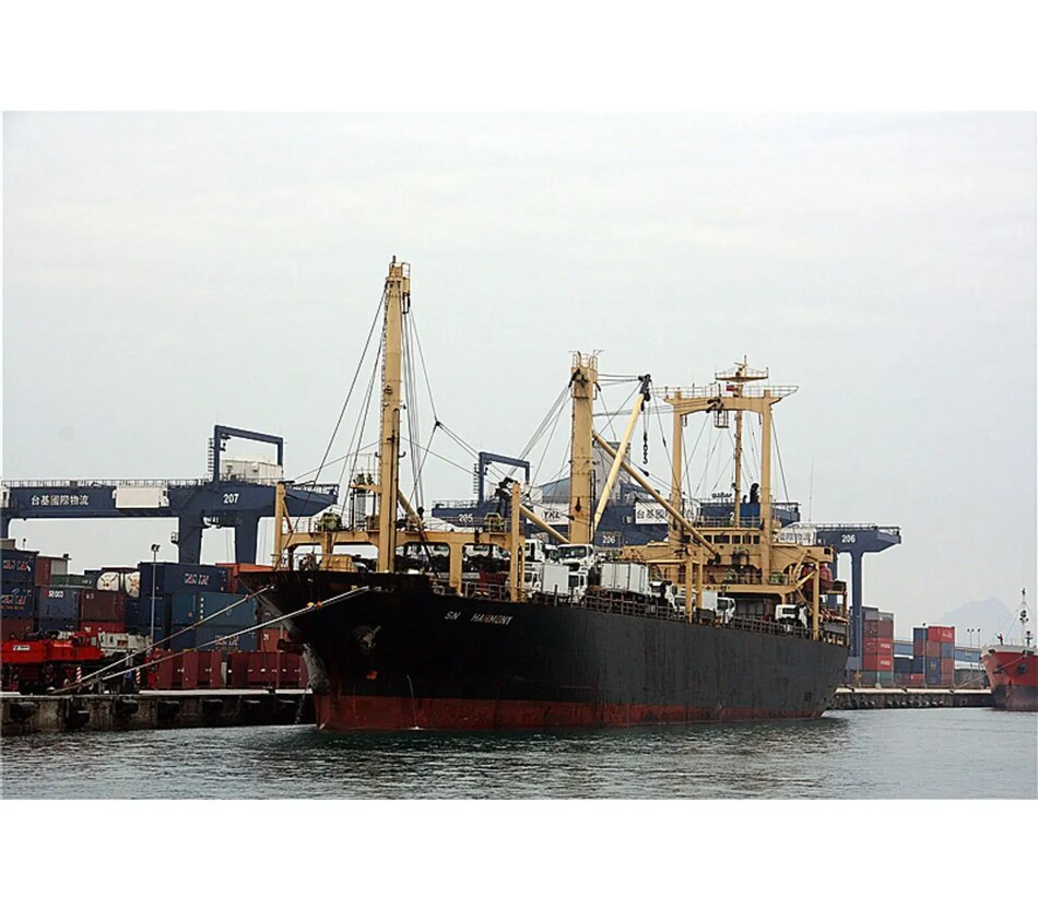 Cancelan en Panamá el registro a seis barcos sancionados por Reino Unido