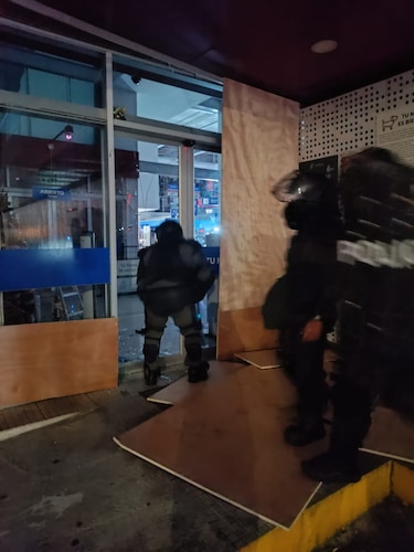 Encapuchados vandalizaron comercio en Calle 50