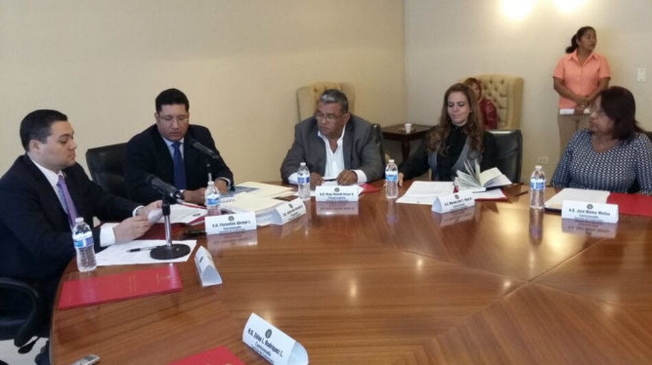 Archivan tres denuncias contra magistrados Harley Mitchell, Oydén Ortega y Ayú Prado