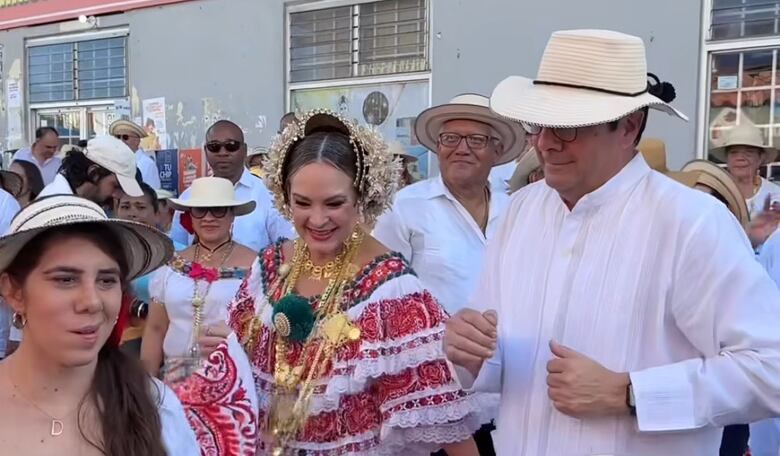 Los candidatos que estuvieron en el desfile de Las Mil Polleras