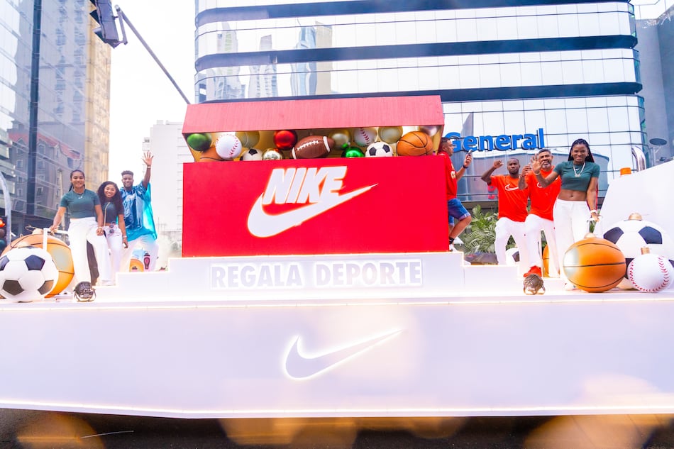 Nike brilló en el desfile navideño de la Alcaldía de Panamá con su regalo mágico: el deporte