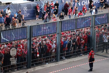 El presidente francés pide ‘transparencia total’ sobre el caos en la final de la Champions