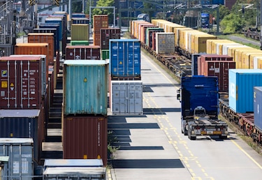 Trump anuncia aranceles a países europeos con tropas en Groenlandia si no apoyan su compra