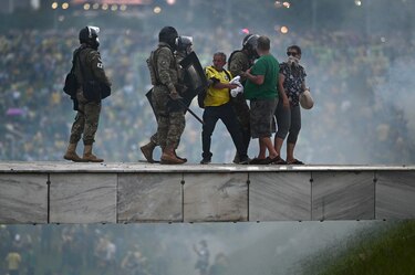 Liberan a 599 sospechosos de participar en actos antidemocráticos en Brasil