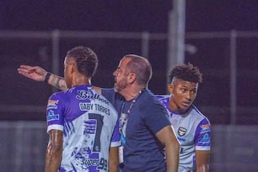 Gaby Torres y Kike García celebran el regreso del Tauro al Rommel Fernández