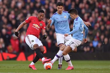 El derbi de Manchester volvió a pintarse de rojo