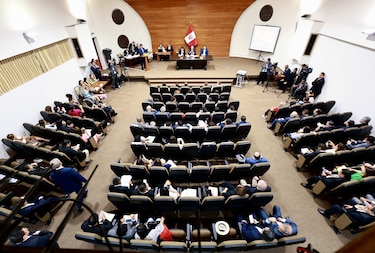 El Congreso de Perú elige en sesión extraordinaria al nuevo presidente interino del país