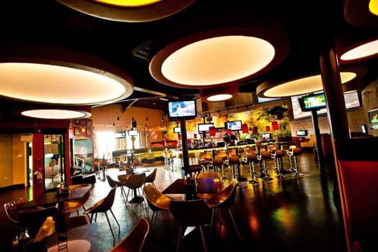 Usain Bolt lleva la cultura jamaicana a la gastronomía con Tracks & Records