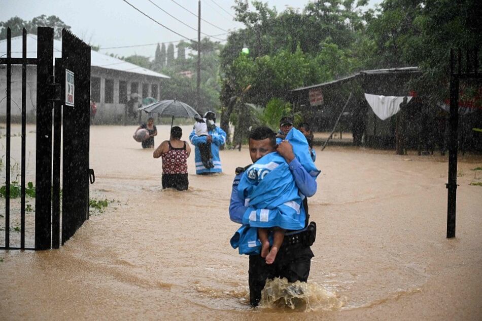 Tormenta Eta entra a Honduras tras dejar cuatro muertos y destrozos en Centroamérica