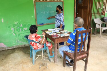 Mides extiende convenio con Cuba para el programa de alfabetización