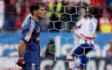 El Atlético golea al Madrid y se acerca a cuatro puntos