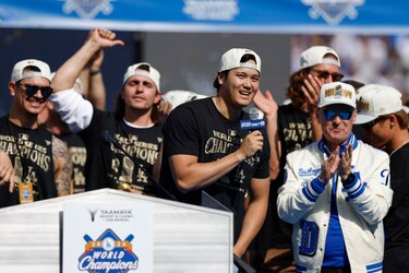 Los Dodgers paralizan la ciudad de Los Ángeles con su primer desfile en 36 años