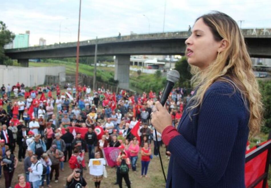 Seguidores y detractores de Lula da Silva llegan a Curitiba con motivo de su interrogatorio