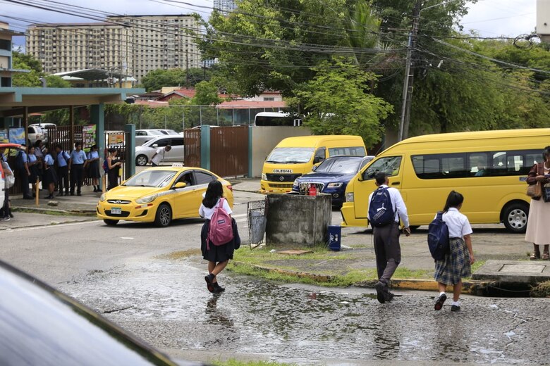 Clases a medias: la educación de miles de estudiantes sigue en suspenso