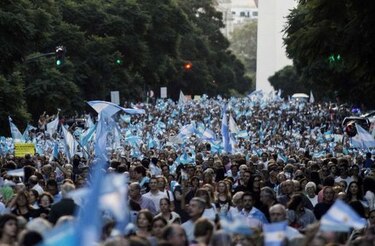 Simpatizantes de Mauricio Macri salen a la calle para apoyarlo
