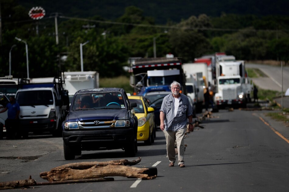 Cuatro personas han muerto en medio de las protestas