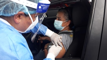 Se aplican 740 dosis en la primera jornada de vacunación en el auto rápido de Coclé