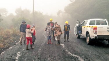 Inundaciones dejan 8 muertos, 68 ‘personas no localizables’ y 2 mil 63 afectados en dos provincias y una comarca