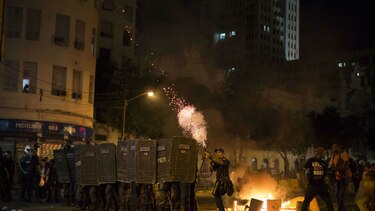Protestas violentas por alza a pasajes en Sao Paulo y Río