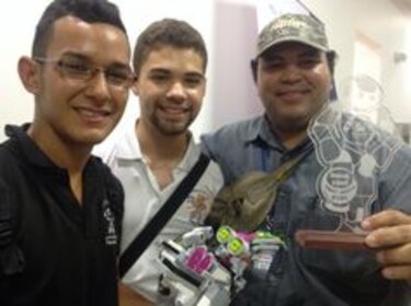 Cuatro panameños viajan a China a competencia de robótica