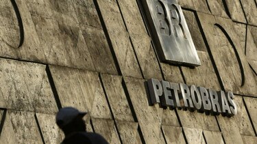 Brasil: empresarios involucrados en escándalo Petrobras pasan a prisión domiciliaria
