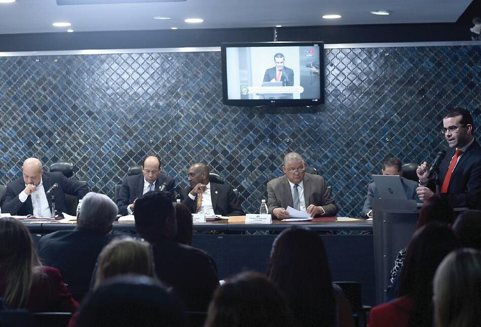 Proponen que Estado no pueda contratar a grandes donantes