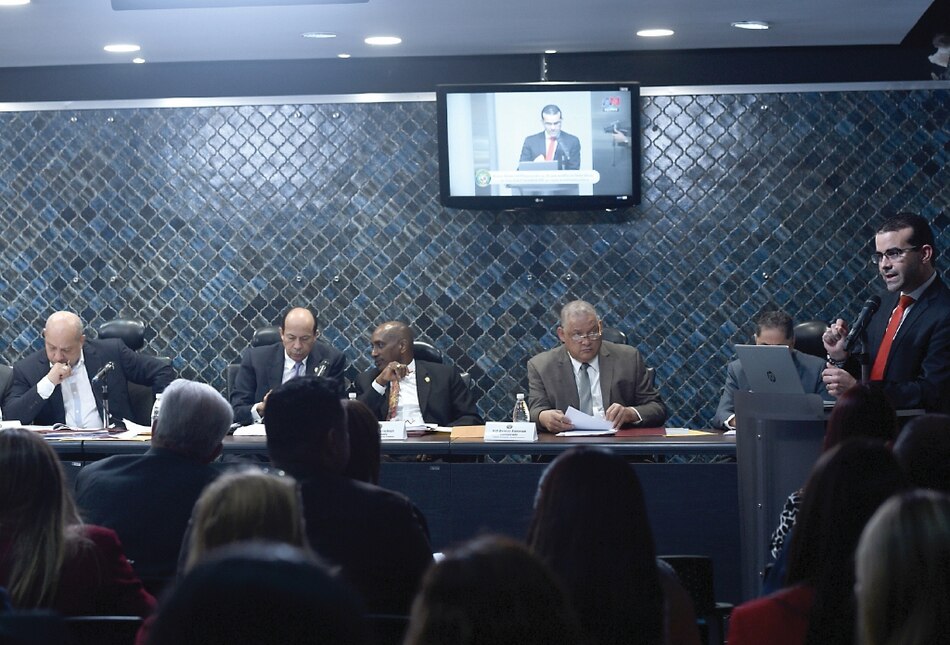 Proponen que Estado no pueda contratar a grandes donantes