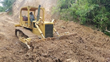Despejan vías afectadas por deslizamientos de tierra en Veraguas