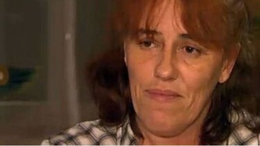 Francia: juzgan a mujer que mantenía su bebé en maletero