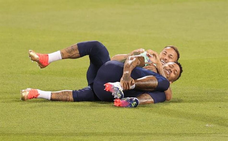 Romario le escribe una carta de incentivo a Neymar antes del debut de Brasil