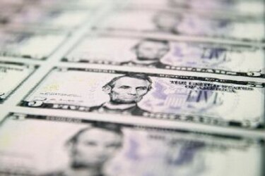 Deuda pública asciende a $15 mil 880 millones