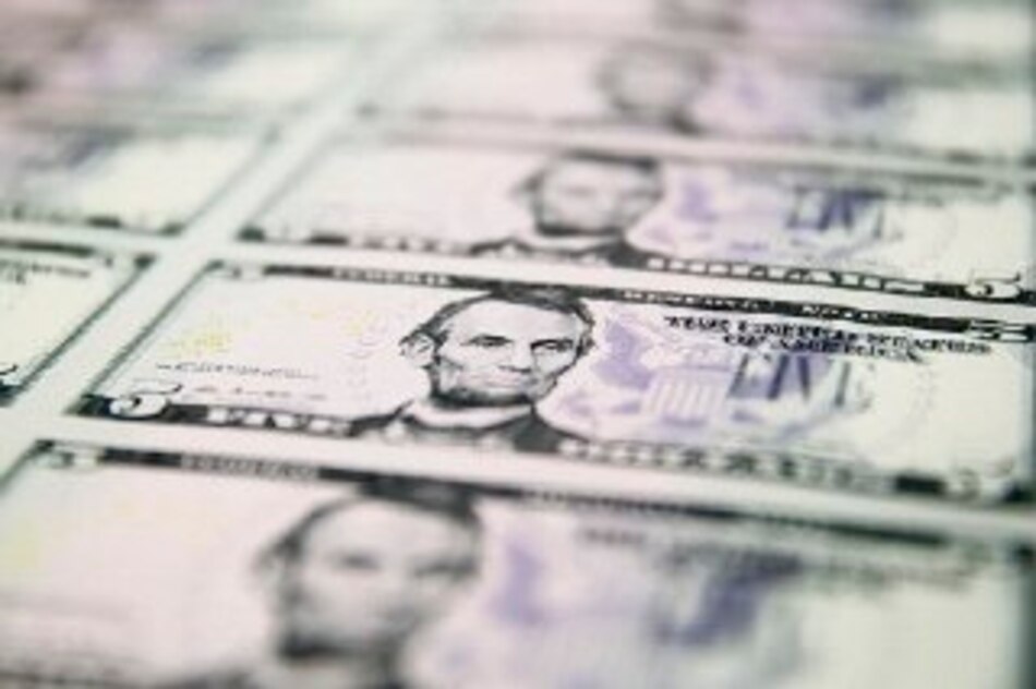 Deuda pública asciende a $15 mil 880 millones