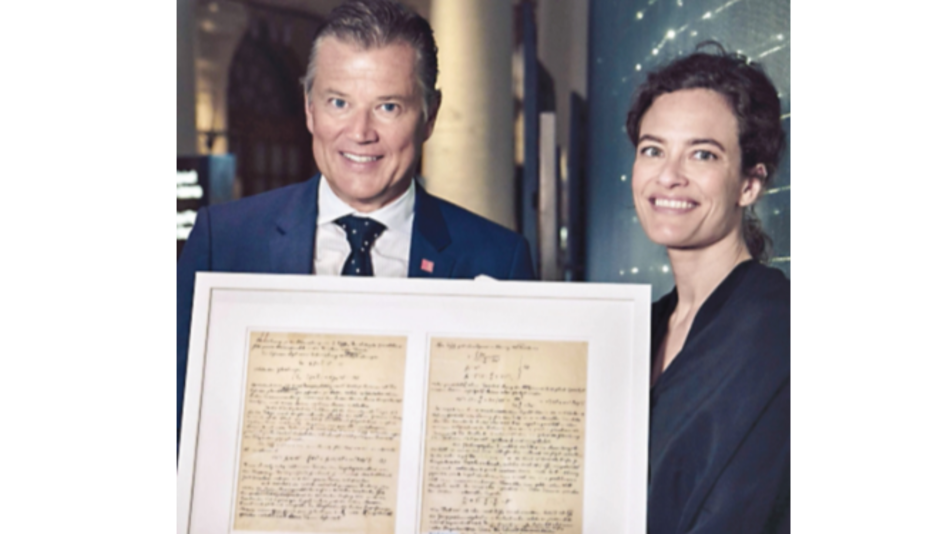 Donan primer texto publicado por Einstein tras su Nobel