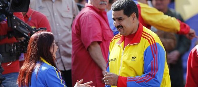 Venezuela destruye cédulas a deportados