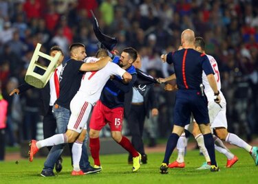 Suspenden el partido entre Serbia y Albania por incidentes