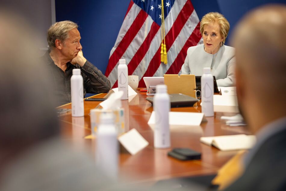 Secretaria de Educación de Estados Unidos manda una carta a Harvard llena de faltas gramaticales