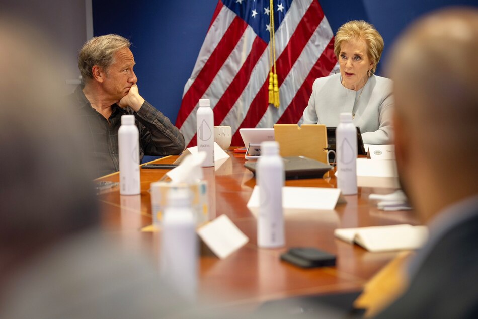 Secretaria de Educación de Estados Unidos manda una carta a Harvard llena de faltas gramaticales