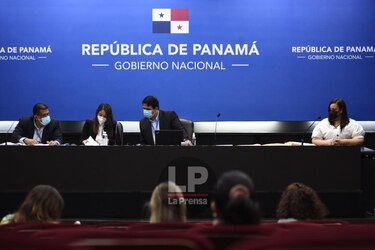 Cinco empresas presentan sus propuestas para el alquiler de vehículos; Cortizo defiende la licitación