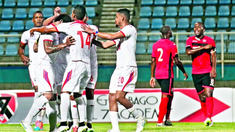 Panamá gana por la mínima con gol de Román Torres