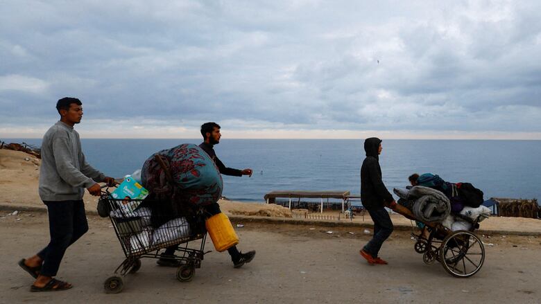 ‘Lo destruyeron todo’: cómo es el regreso de miles de palestinos a Gaza tras el cese el fuego