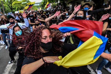 Presidente Iván Duque saca militares a las calles de Colombia y atiza el malestar de las protestas